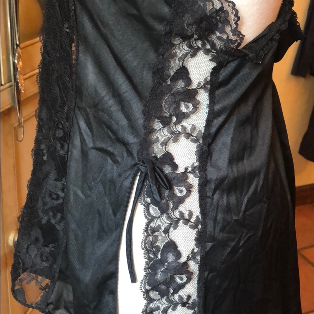 Lingerie - Picture 4 of 6
